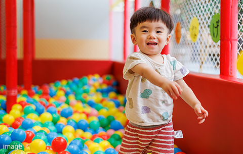 笑顔の子供の写真